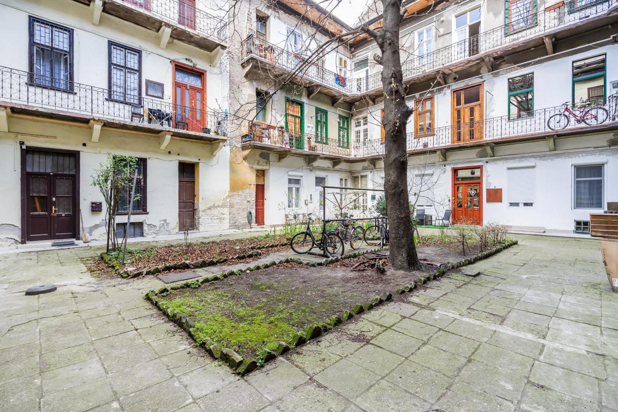 Bpr Stylish Mosaic Home With Terrace Budapeste Exterior foto
