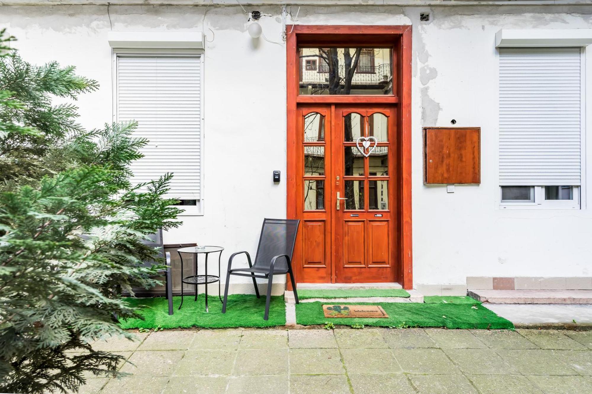 Bpr Stylish Mosaic Home With Terrace Budapeste Exterior foto