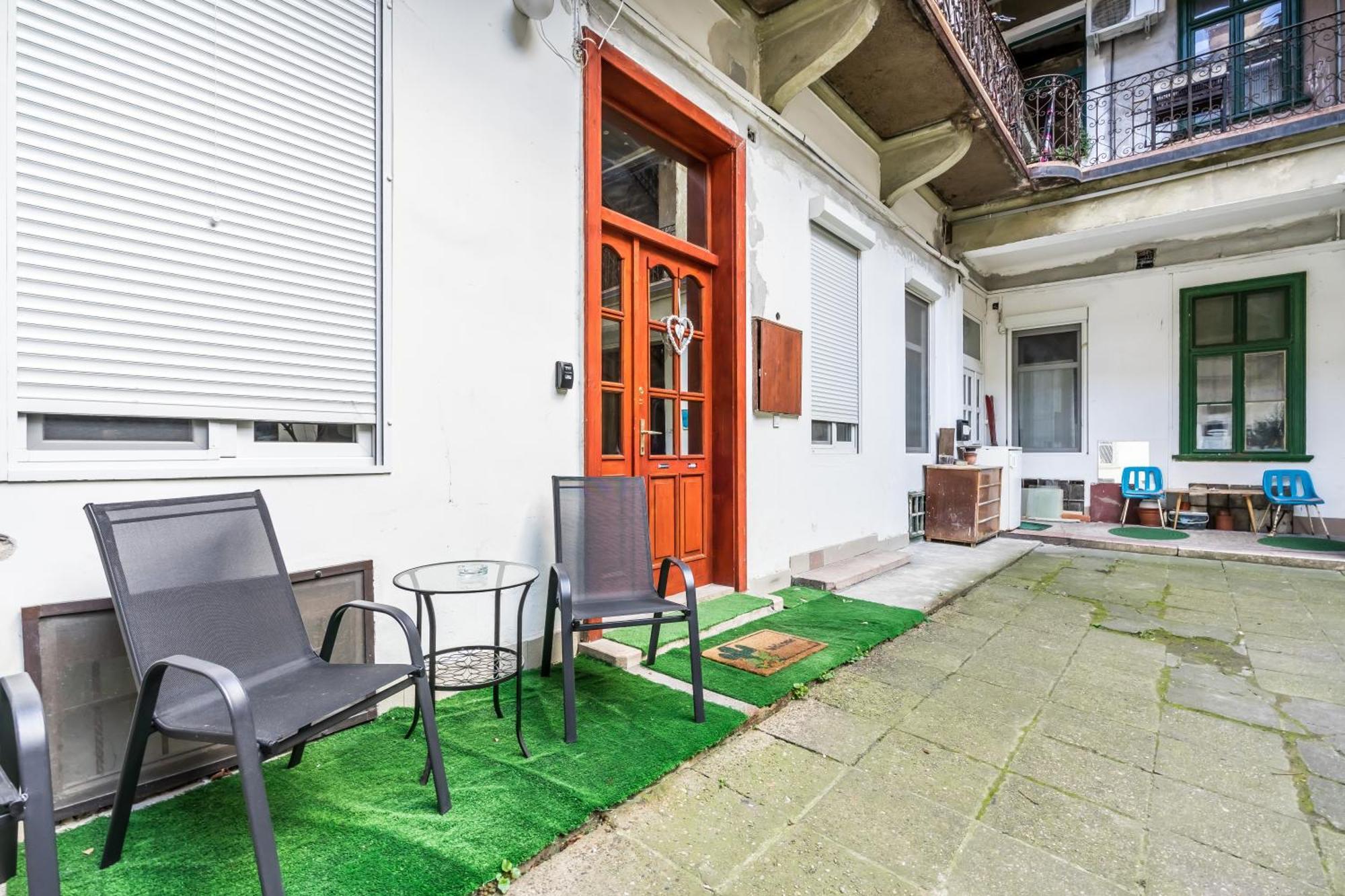 Bpr Stylish Mosaic Home With Terrace Budapeste Exterior foto